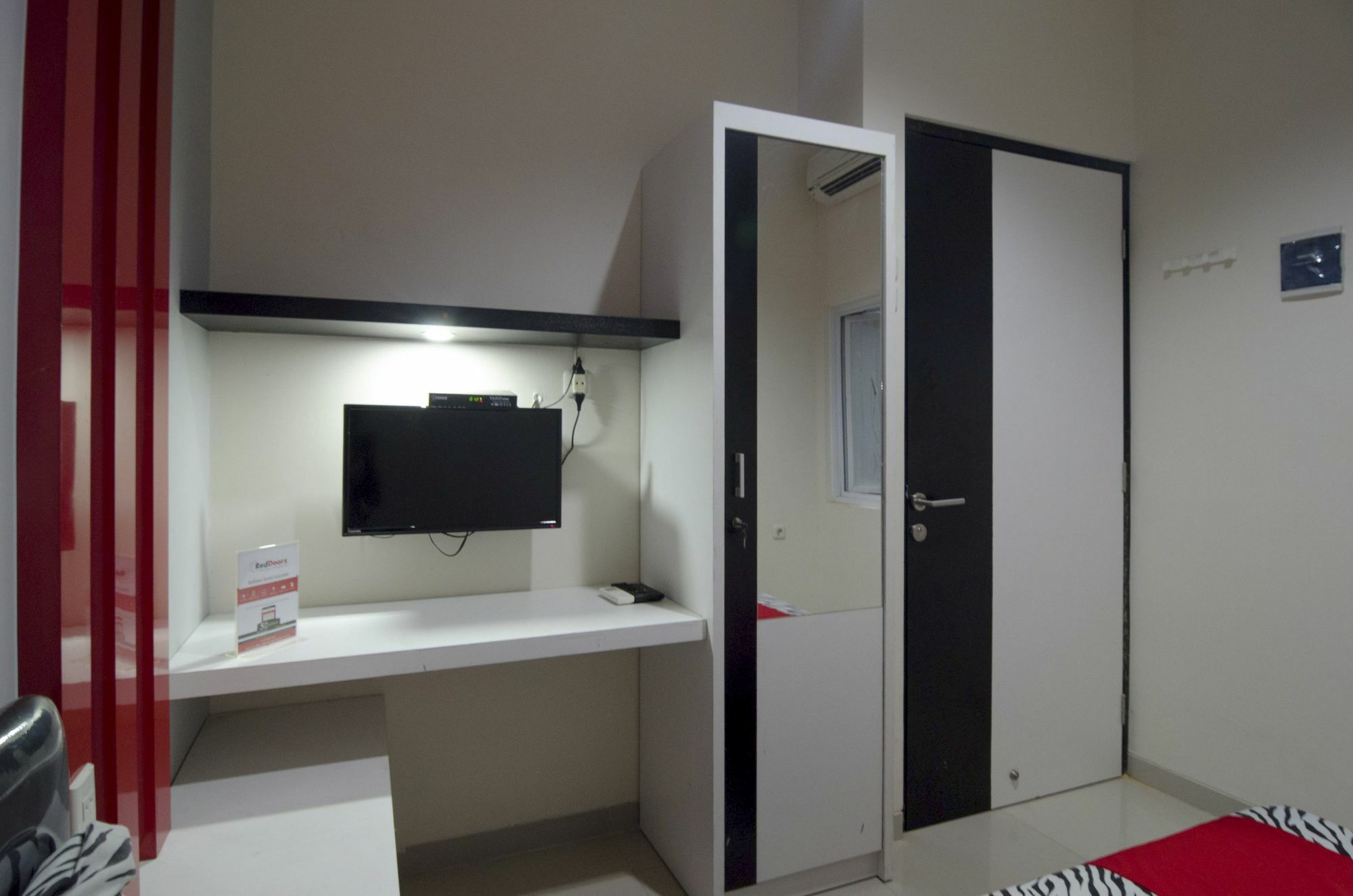 Reddoorz Near Lawang Sewu Hotel Semarang Exterior photo
