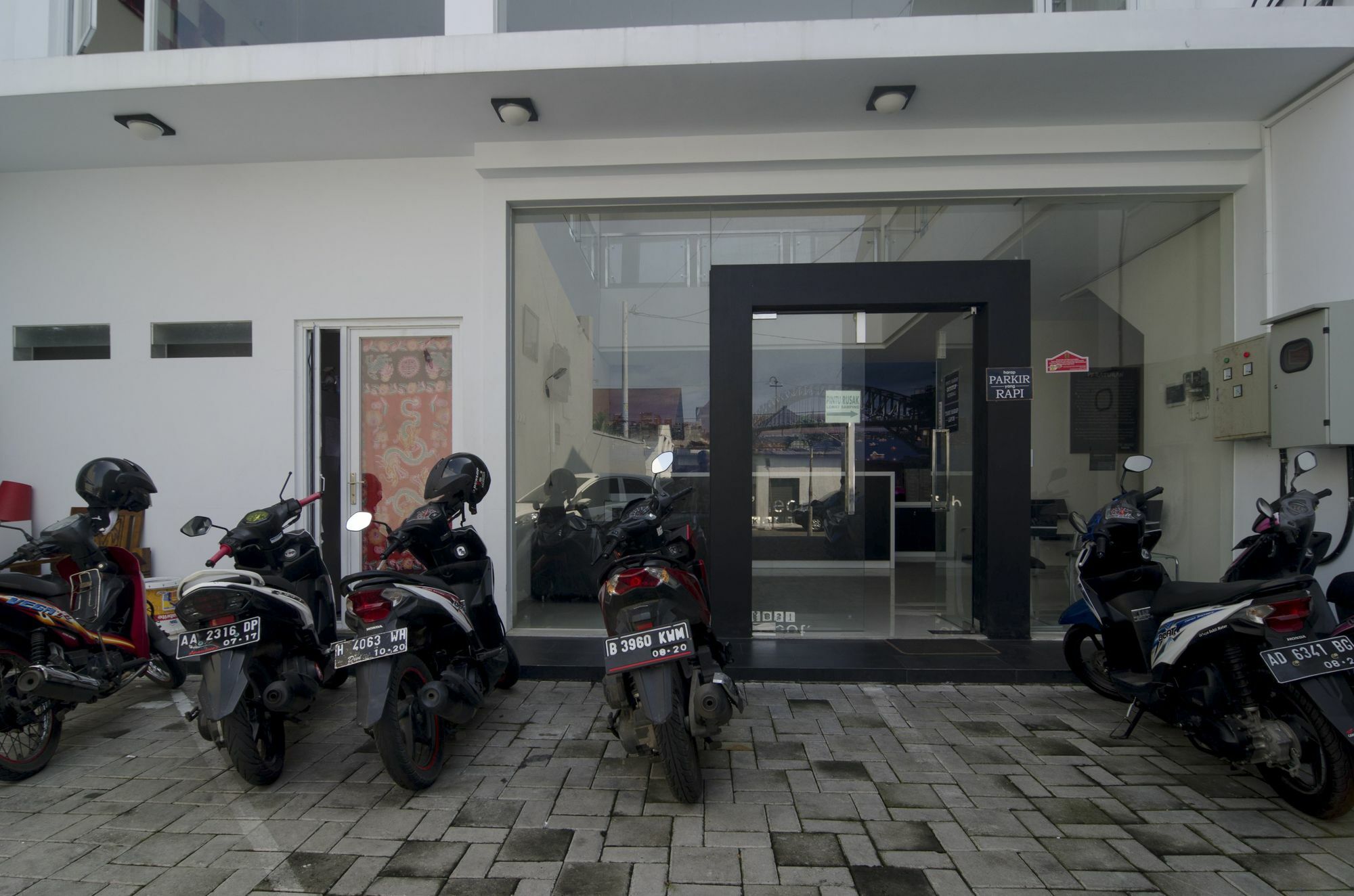 Reddoorz Near Lawang Sewu Hotel Semarang Exterior photo