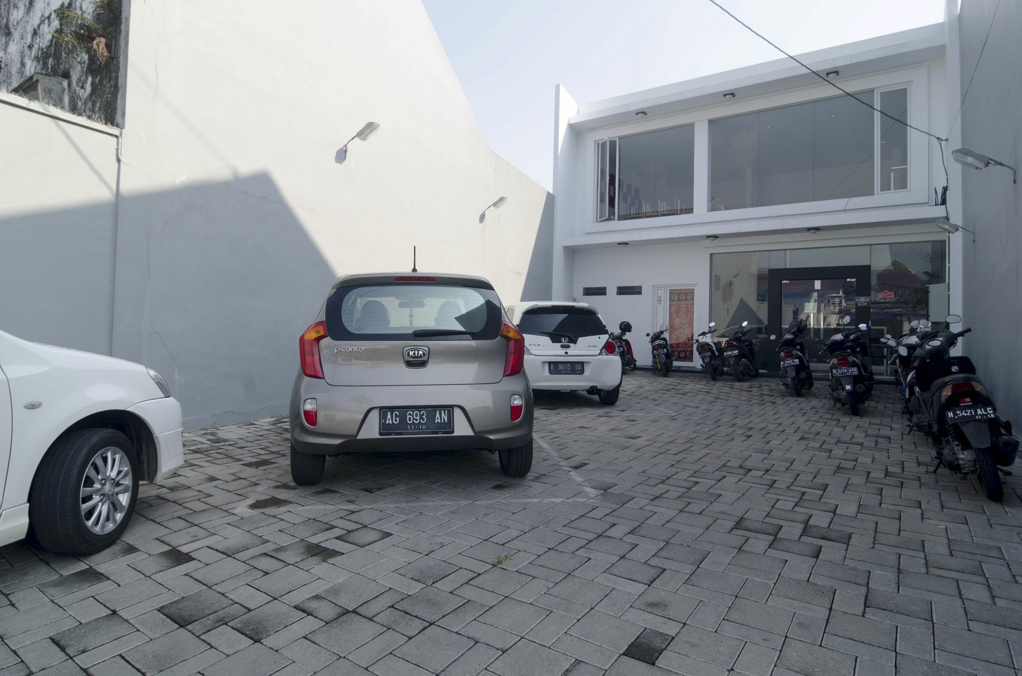 Reddoorz Near Lawang Sewu Hotel Semarang Exterior photo