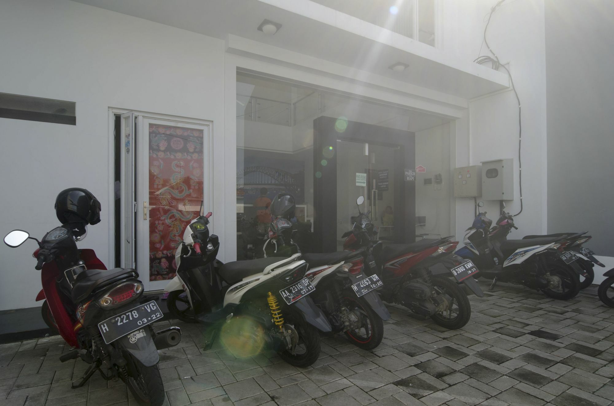 Reddoorz Near Lawang Sewu Hotel Semarang Exterior photo